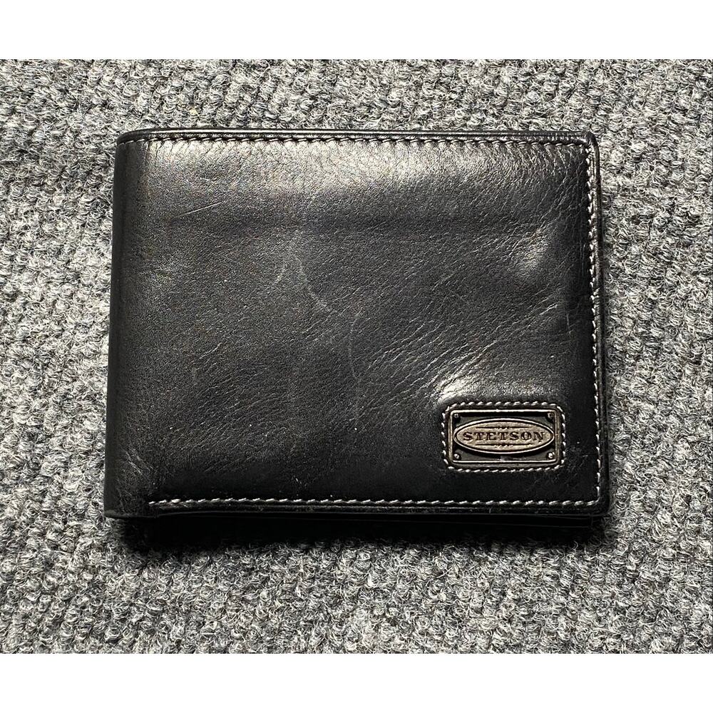Stetson Bifold Wallet Men's Black Leather w Metal Emblem.